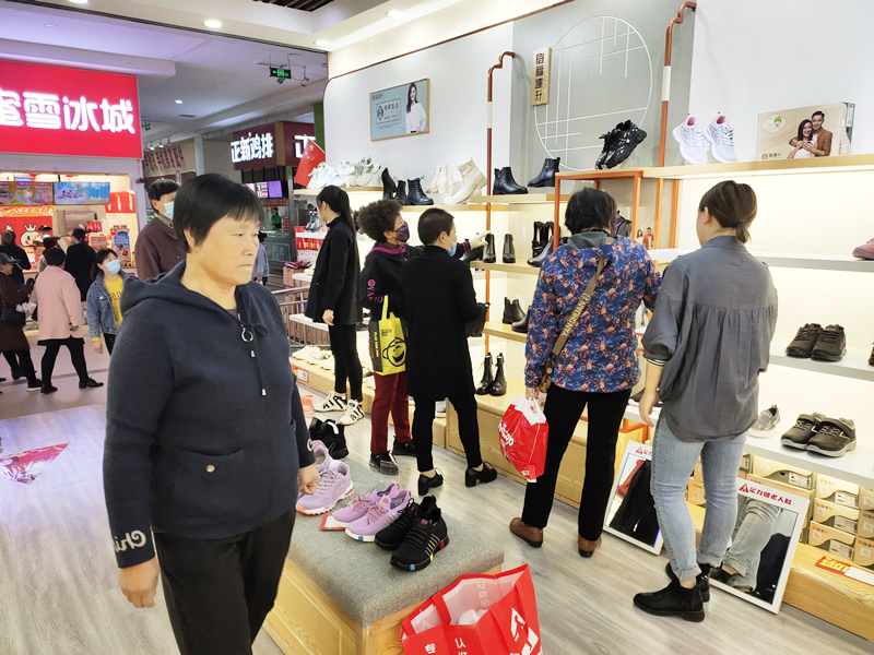 鞋子品牌加盟-現(xiàn)在鞋子品牌特別多，選擇哪個加盟更具有吸引力呢？