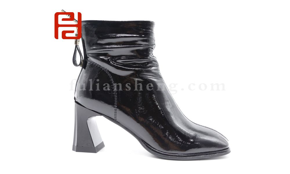 福連升休閑鞋冬季高跟褶皺短靴工作時尚亮面女鞋圖片