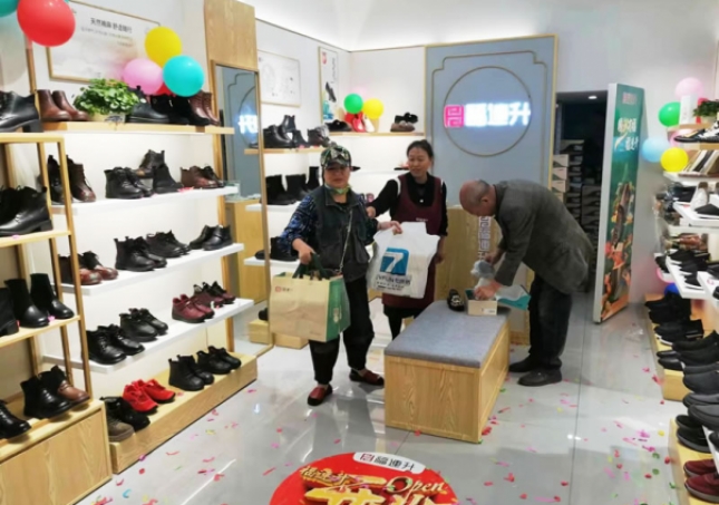 揭秘鞋服業擴張戰略：成功店主如何精準把握時機，再開新店？
