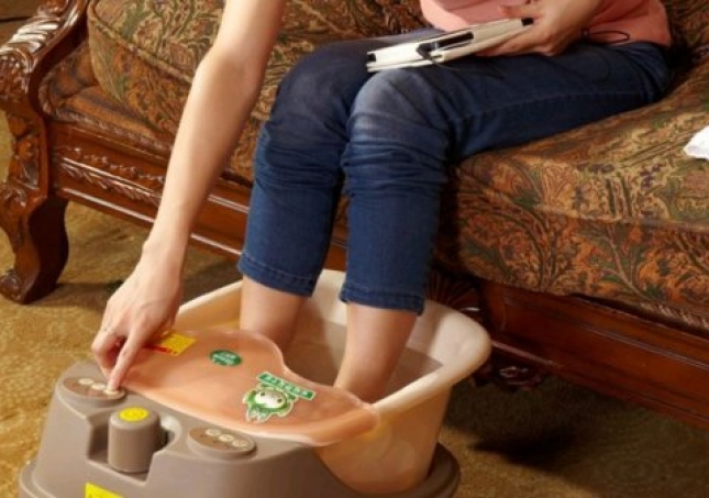 女人每天泡腳的好處-女人常泡腳有什么好處？