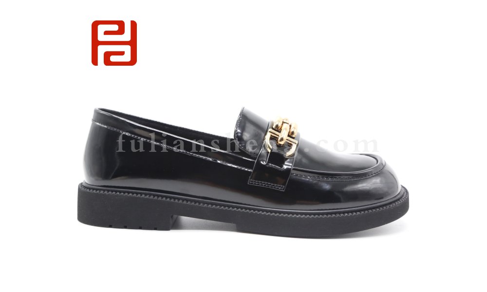 春季新款女鞋低跟時尚休閑樂福鞋亮面ins小皮鞋